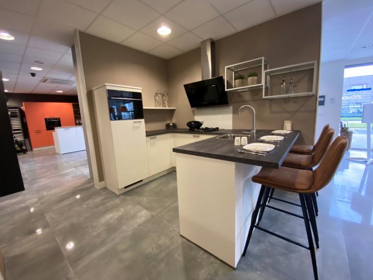 Moderne U keuken Silk