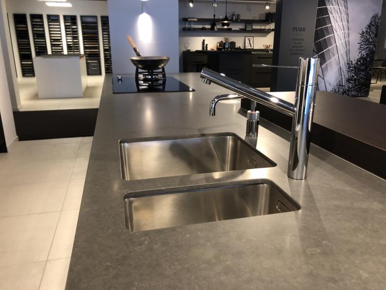 Moderne greeploze SieMatic keuken, hoogglans gelakt!