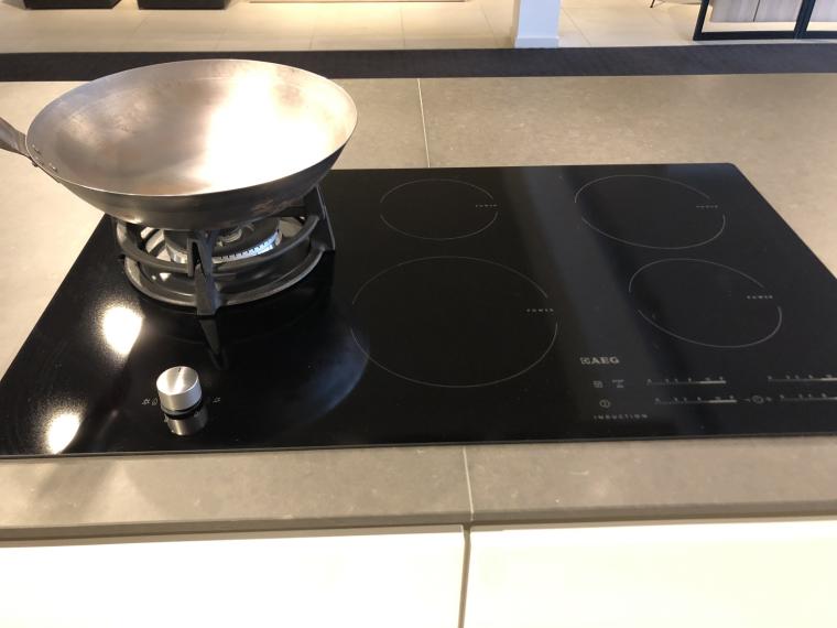 Moderne greeploze SieMatic keuken, hoogglans gelakt!