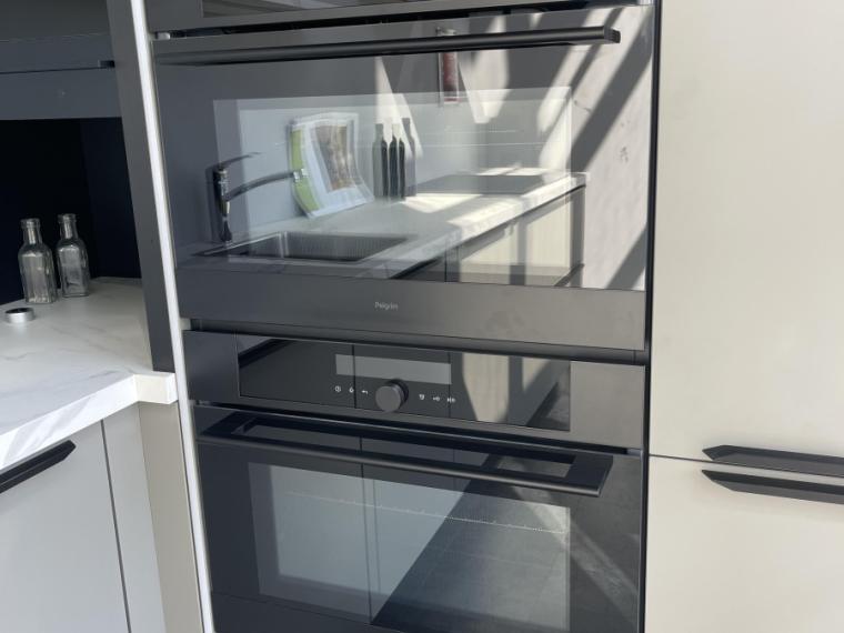 moderne taupe grijze keuken