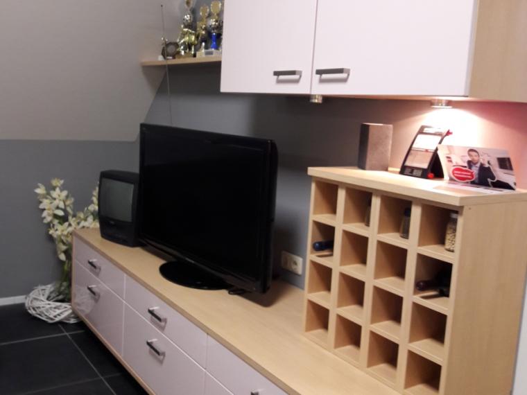 Kleine Anbauwand aus Küchenmöbel