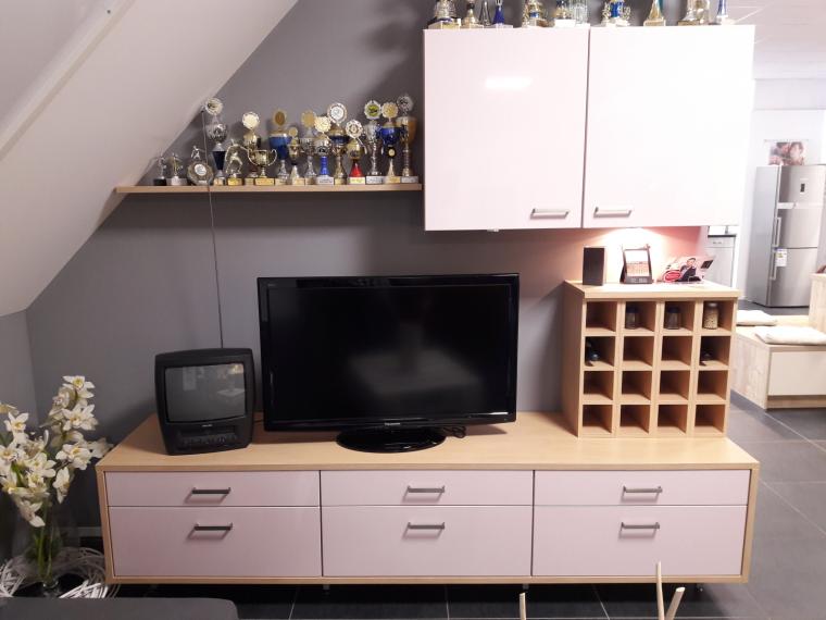 Kleine Anbauwand aus Küchenmöbel