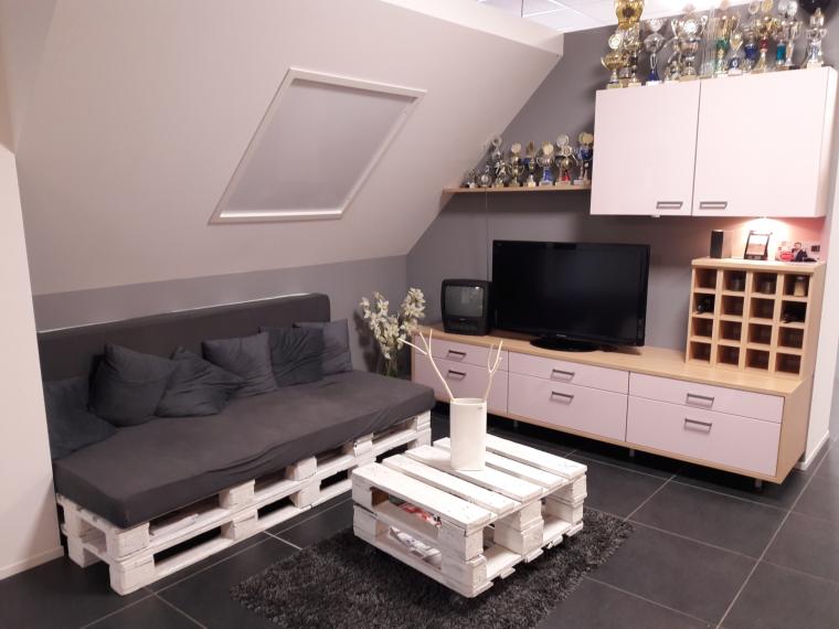Kleine Anbauwand aus Küchenmöbel