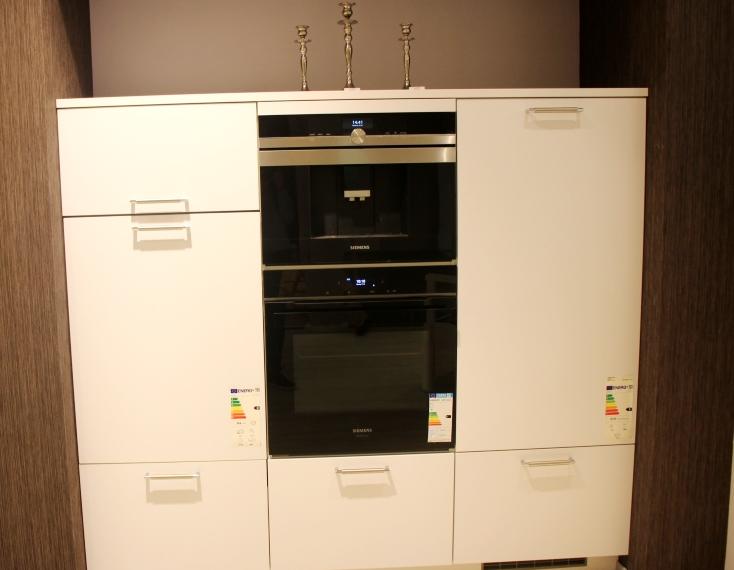 Moderne, helle Küche