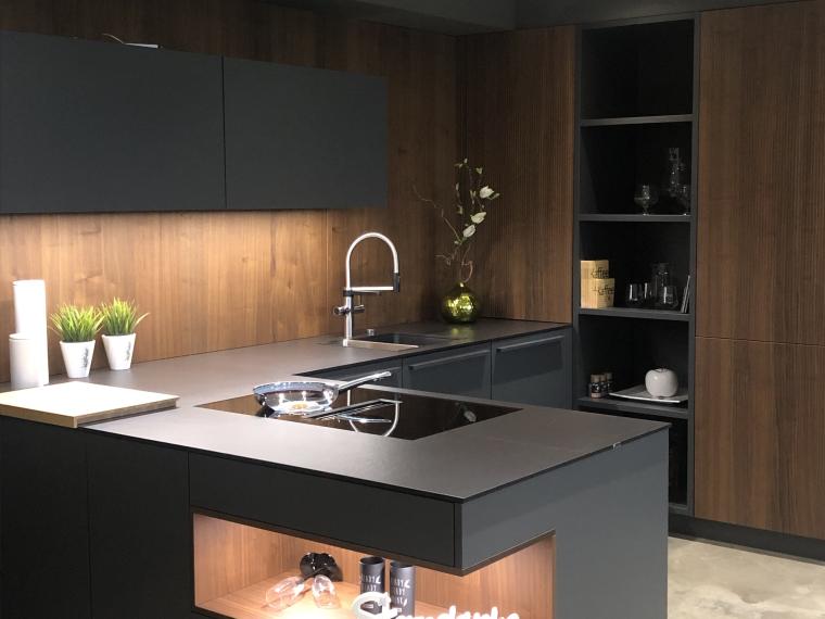 Leicht F45 Bossa Walnuss Moderne Küche in carbongrau/ Echtholz Walnuss