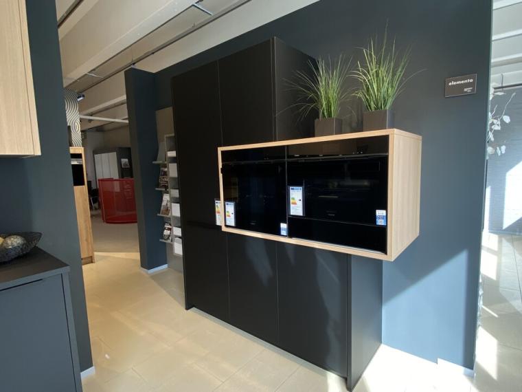 Häcker ''AV 2135'' schwarz UV Mattlack PerfectSense®