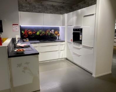 Elegante Küche in Bianco High Gloss - zum Selbstabbau und Selbsttransport