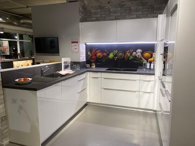 Elegante Küche in Bianco High Gloss - zum Selbstabbau und Selbsttransport