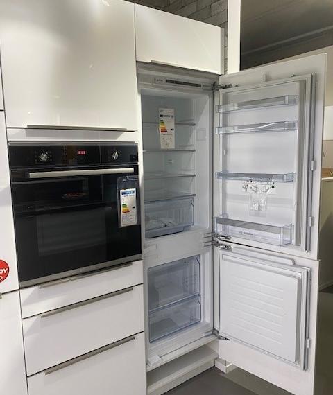 Elegante Küche in Bianco High Gloss - zum Selbstabbau und Selbsttransport
