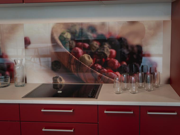 Cuisine Moderne Rouge Eglantier