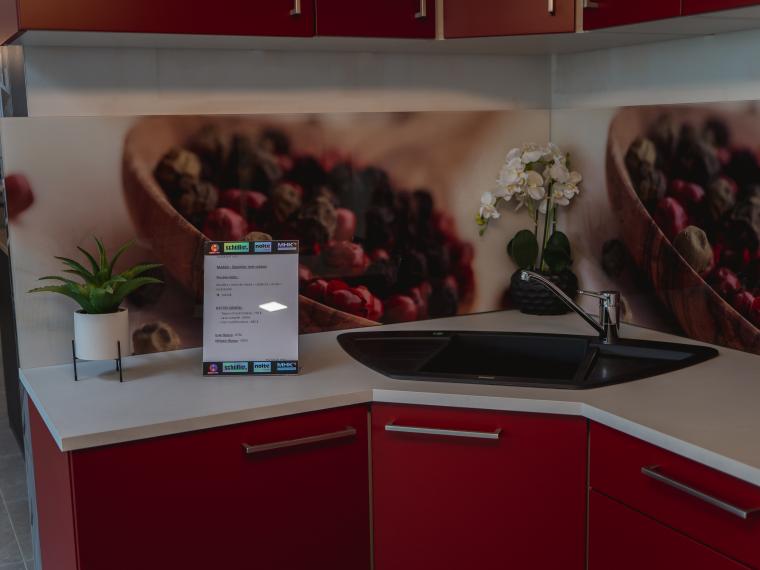 Cuisine Moderne Rouge Eglantier