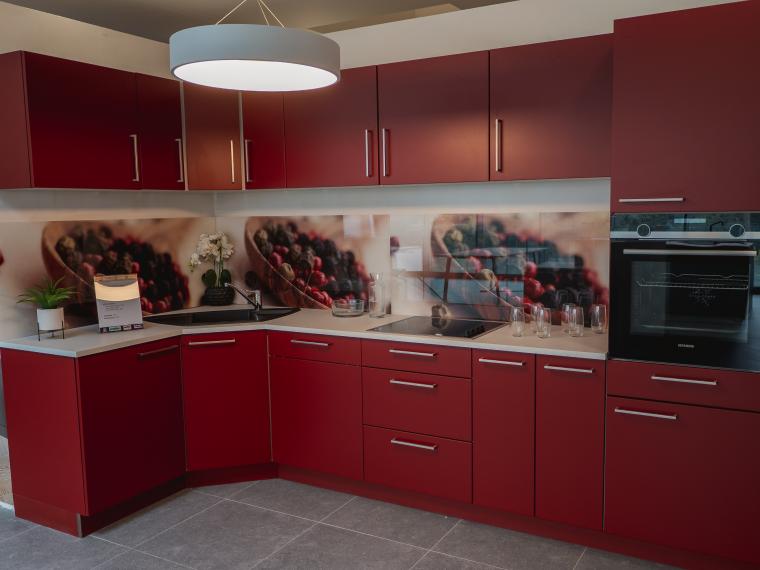 Cuisine Moderne Rouge Eglantier