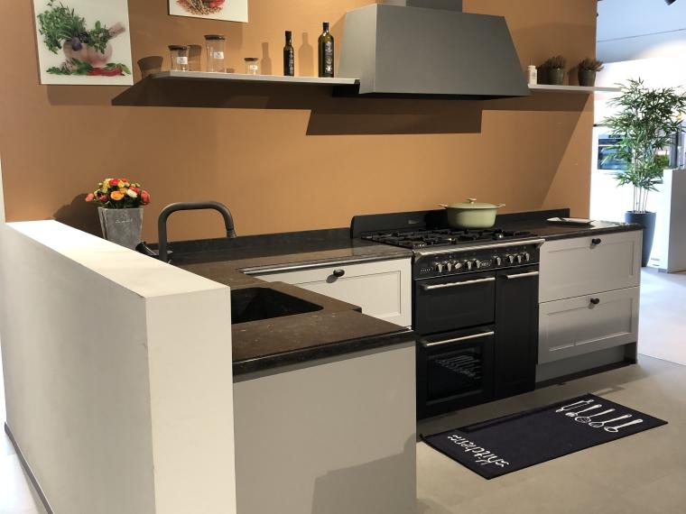 Landelijk parallel keuken - Massieve steenwerkblad