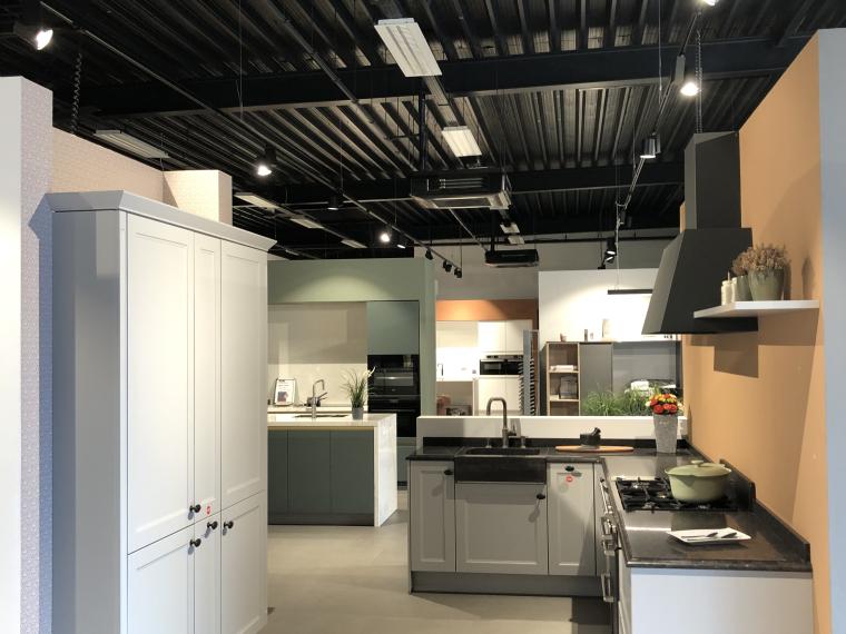 Landelijk parallel keuken - Massieve steenwerkblad