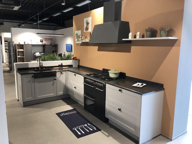 Landelijk parallel keuken - Massieve steenwerkblad