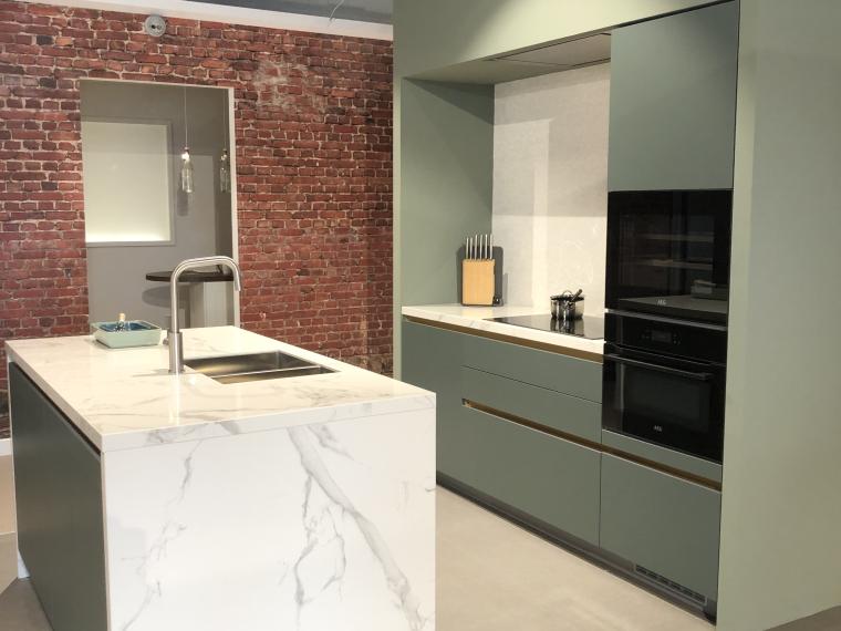 Modern recht keuken met eiland