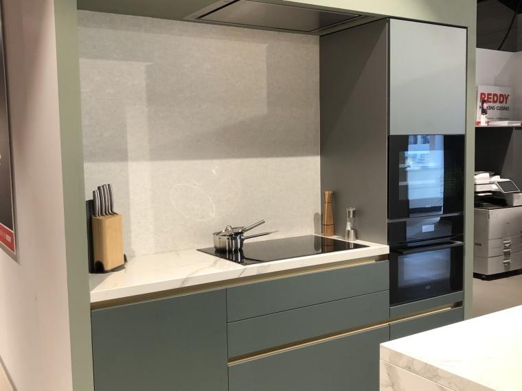 Modern recht keuken met eiland