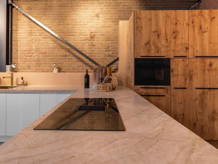 Moderne keuken met zwevend eiland deel