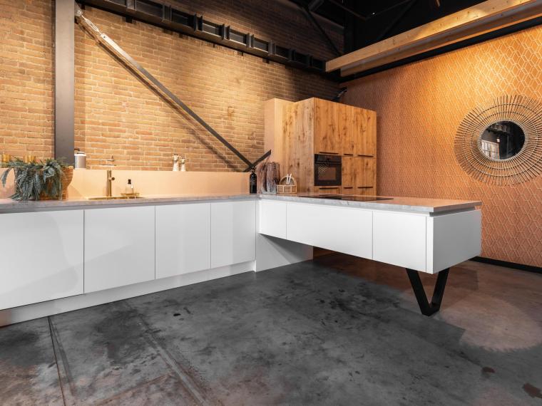 Moderne keuken met zwevend eiland deel