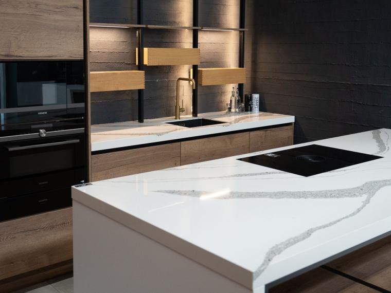 Nobilia havana eiken keuken greeploos met wit eiland