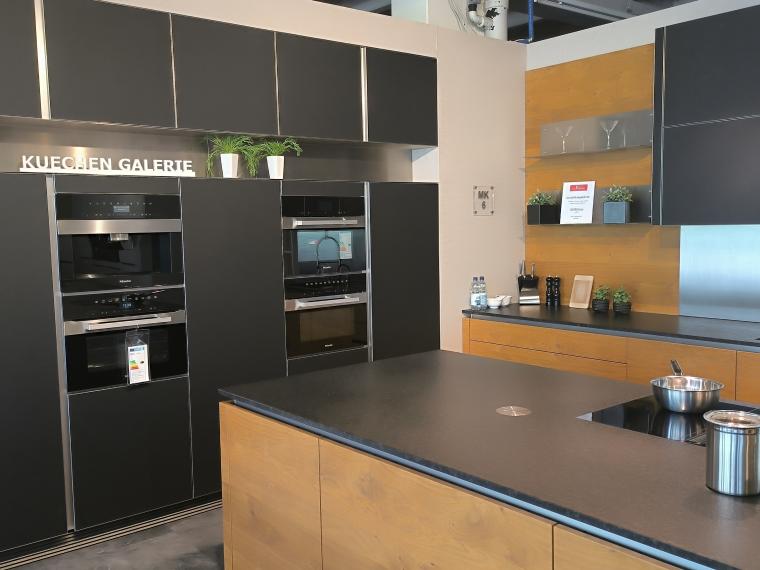 INTUO Küche Holz vs. Glas, ACHTUNG für Kühlschrank und Geschirrspüler gibt es vom Hersteller kein neues Energielabel.