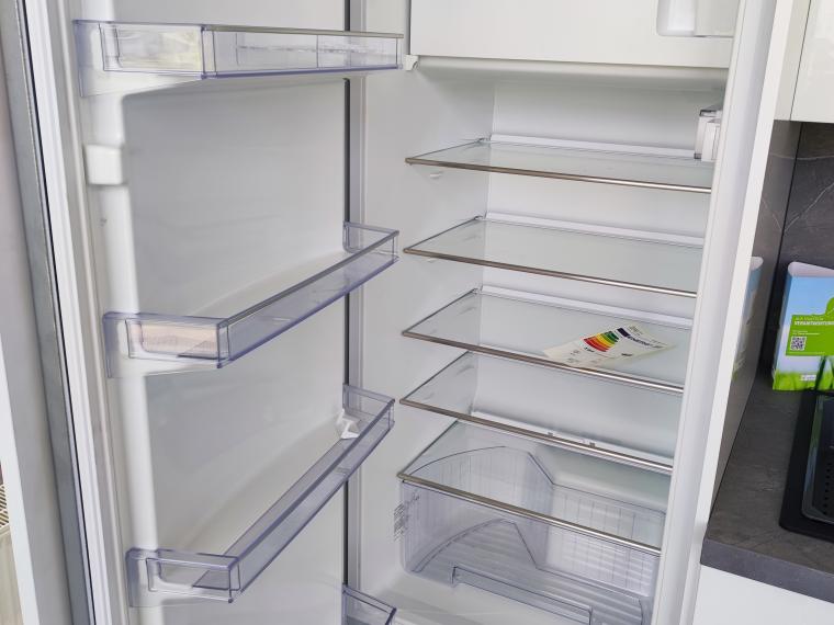 Musterküche Häcker Systemat AV2130 Kristallweiß