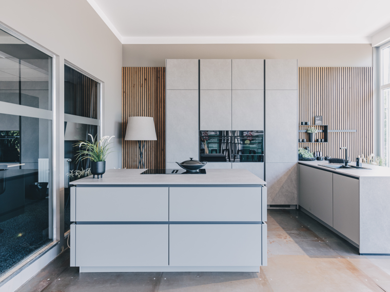 Wunderschöne Küche mit Insel und Sitzmöglichkeit in angesagter Beton-Optik
