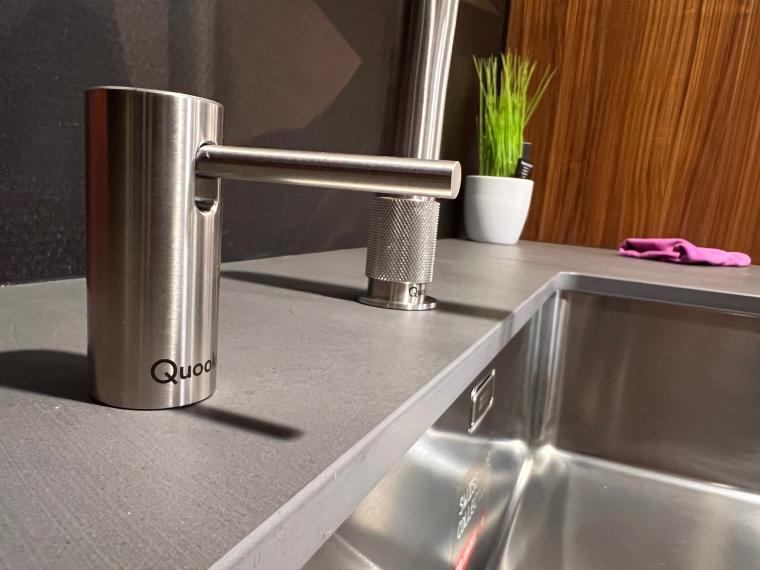 Zeer luxe uitgevoerde moderne greeploze Keller keuken model Evia + Ribbonwood.