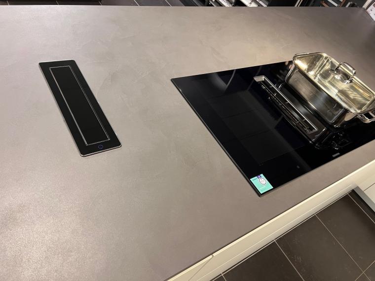 Zeer luxe uitgevoerde moderne greeploze Keller keuken model Evia + Ribbonwood.