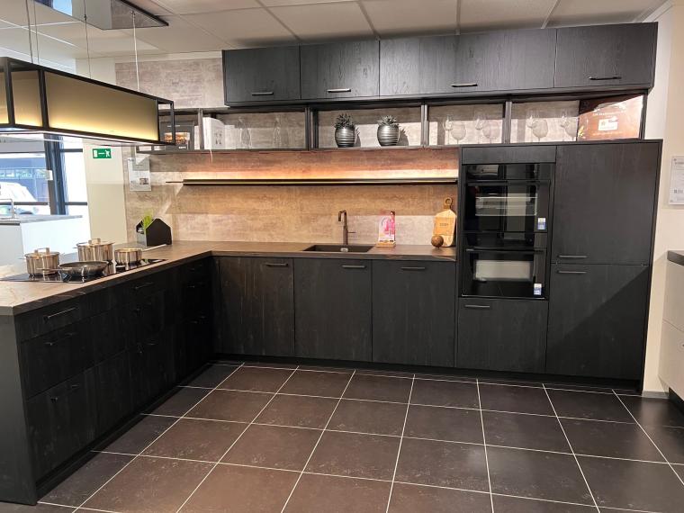 Moderne Keller design keuken in donker hout