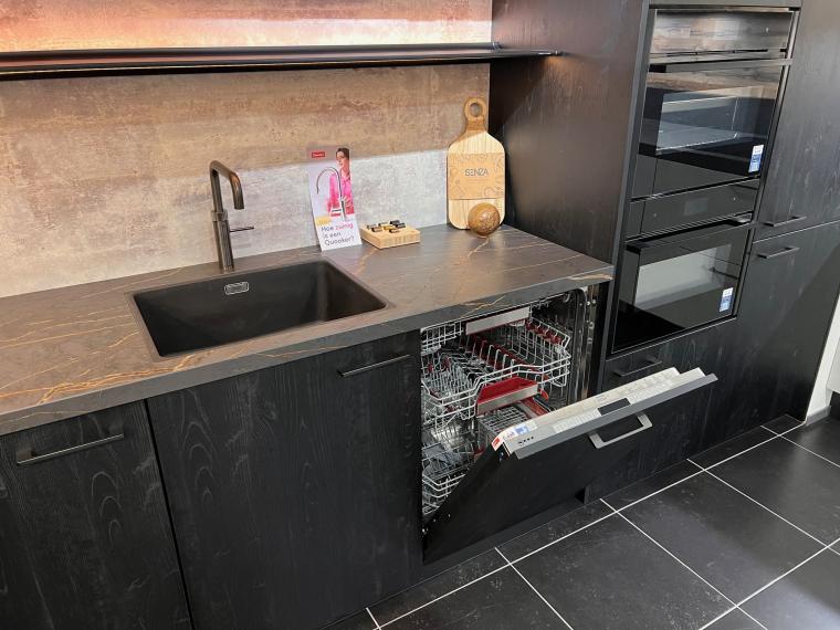 Moderne Keller design keuken in donker hout