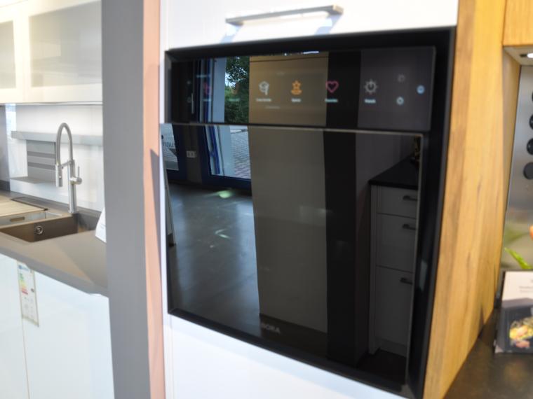Häcker Systemat AV2130 Kristallweiß UV Hochglanzlack PerfectSense® // AV6084-GL Altholz geprägt