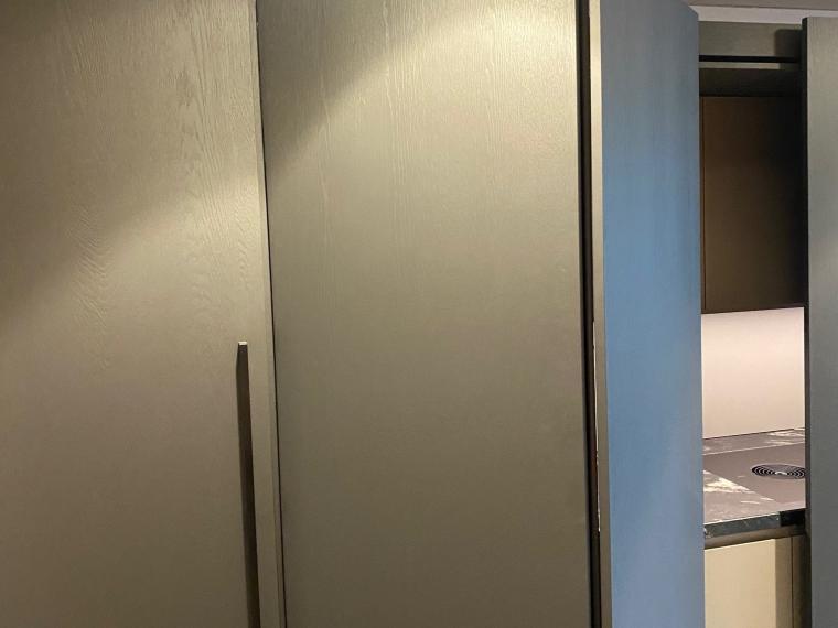 Houten keuken voorzien van unieke deuren