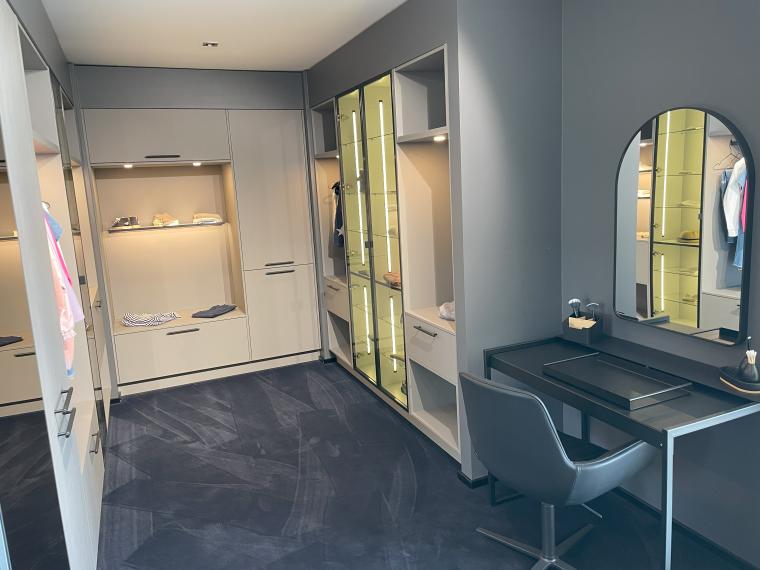 Tolle begehbare Garderobe
