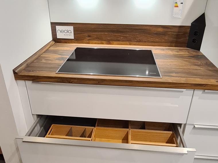 Schüller Hochglanzküche, Quooker, Kristallweiß, Chaleteiche