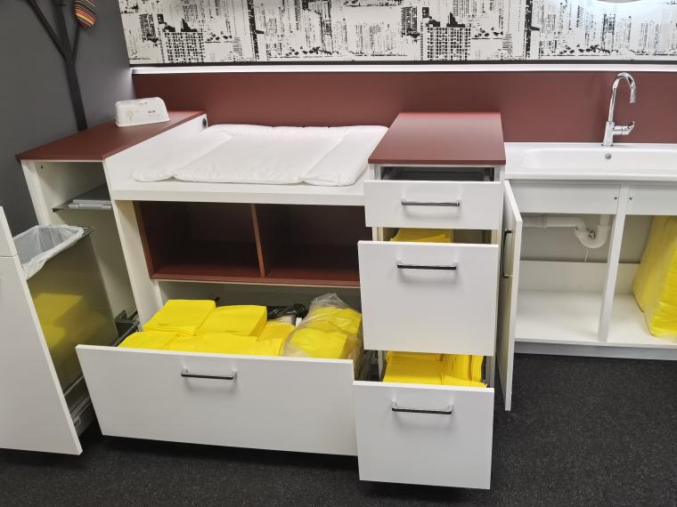 Für den Alltag gemacht - Kinderzimmer mit Wickelmöglichkeit oder als Hauswirtschaftsraum nutzbar