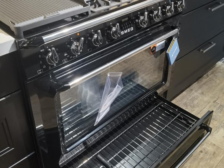 Unsere SMEG-Black-White-Edition - Eine Küche die nicht jeder hat, aber jeder will!