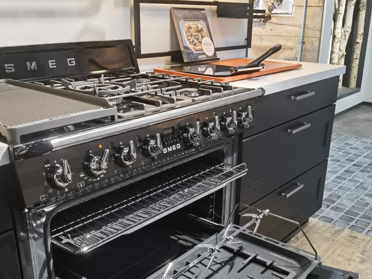 Unsere SMEG-Black-White-Edition - Eine Küche die nicht jeder hat, aber jeder will!