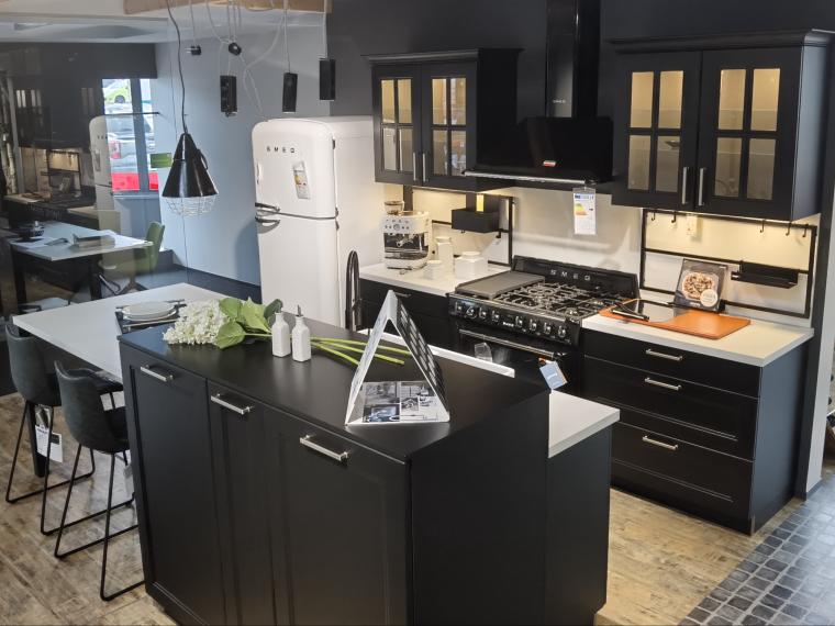 Unsere SMEG-Black-White-Edition - Eine Küche die nicht jeder hat, aber jeder will!