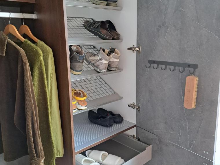 Garderobe in Marmoroptik