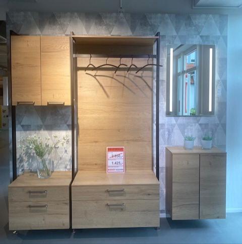 Stilvolle Garderobe - Zum Selbstabbau und Selbsttransport