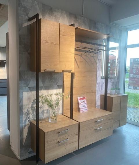 Stilvolle Garderobe - Zum Selbstabbau und Selbsttransport