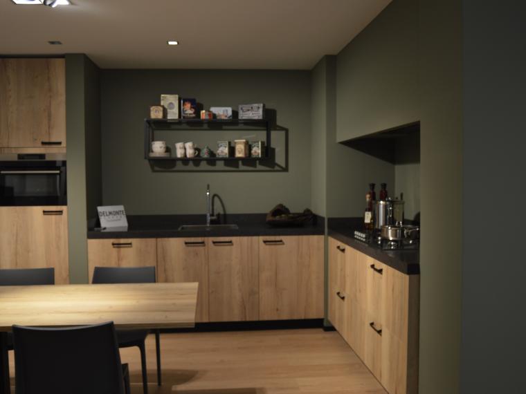 Moderne keuken met houtdecor front