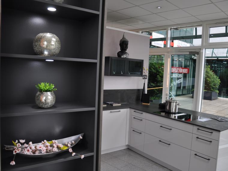 Exklusive Häcker Systemat Küche inkl. Dekton Arbeitsplatte
