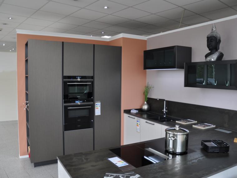 Exklusive Häcker Systemat Küche inkl. Dekton Arbeitsplatte
