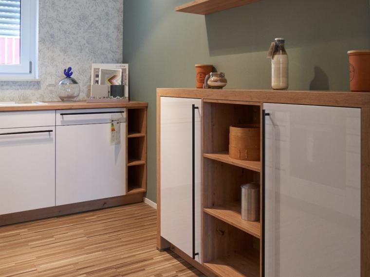 L-Küche mit Sideboard