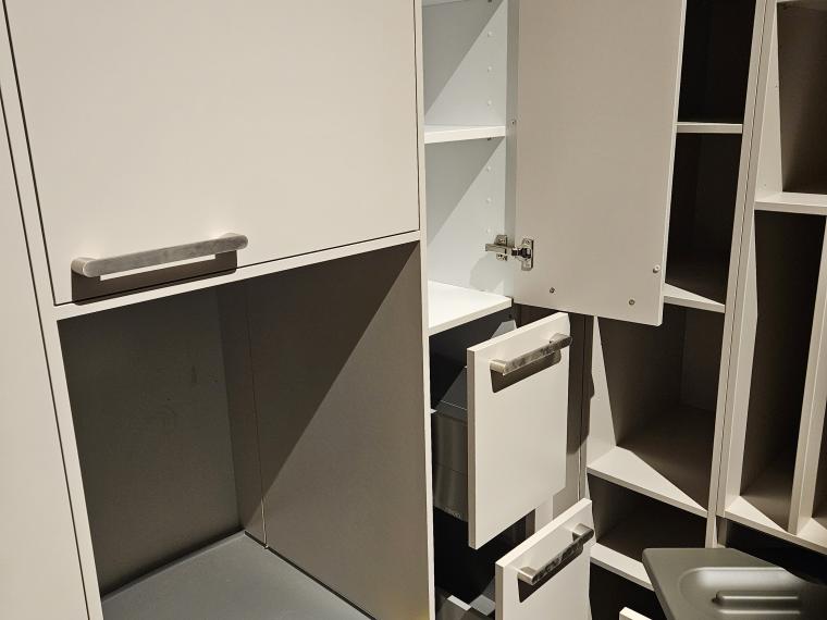 moderner Hauswirtschaftsraum mit vielen sinnvollen Ausstattungen