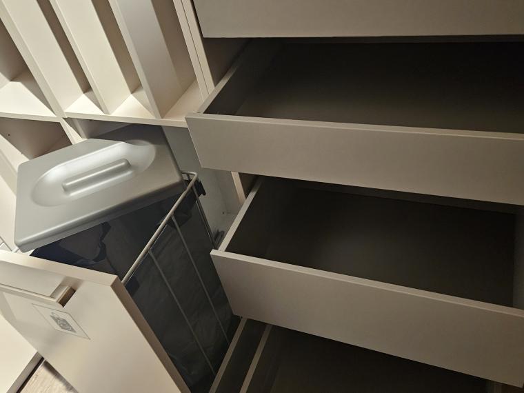 moderner Hauswirtschaftsraum mit vielen sinnvollen Ausstattungen