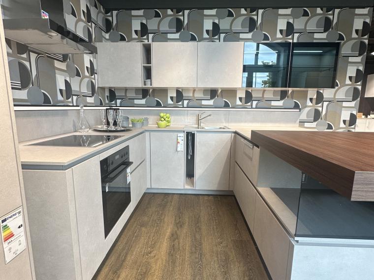 Moderne grifflose Küche mit Effektbeleuchtung