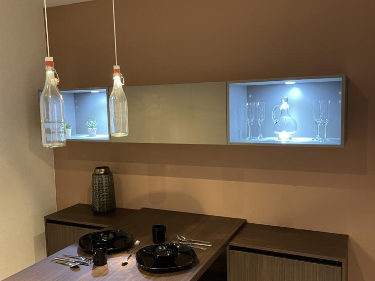 Rechte keuken met tafel